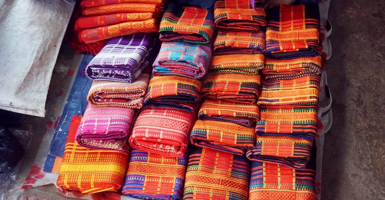 পাহাড়ি নারীদের তৈরি পিনন-হাদির কদর দেশ পেরিয়ে বিদেশে