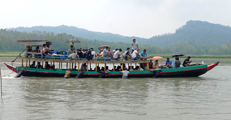 নৌ চলাচল সচল রাখতে যুবকদের উদ্যোগ