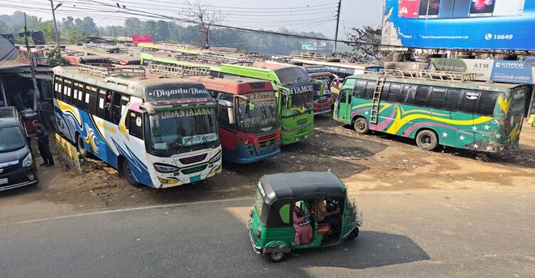 রাঙ্গামাটিতে অনির্দিষ্টকালের জন্য বাস চলাচল বন্ধ