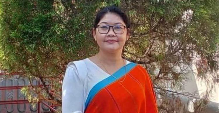 কাঁচা বাঁশে জাম পাড়তে গিয়ে প্রাণ গেলো স্কুল শিক্ষিকার