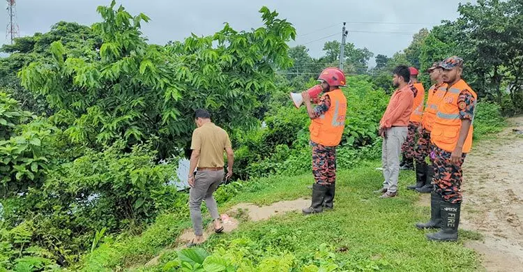পাহাড়ধসের শঙ্কা, ঝুঁকিপূর্ণ এলাকা থেকে সরে যেতে মাইকিং