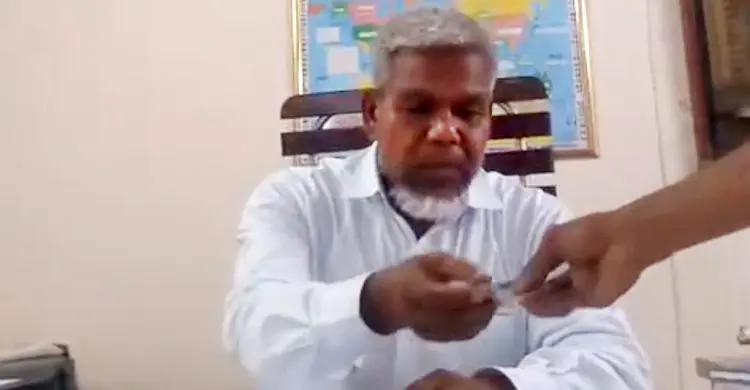 রংপুরে উপজেলা হিসাবরক্ষণ কর্মকর্তার ঘুষ গ্রহণের ভিডিও ভাইরাল