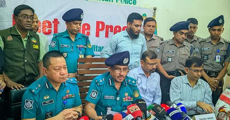 ছাদে মাদক সেবন দেখে ফেলায় একই পরিবারের চারজনকে হত্যা, আটক ২