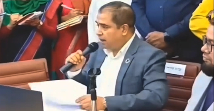 দুই মিনিটের বক্তব্যে মন্ত্রীকে ৫০ বারের বেশি ‘স্যার’সম্বোধন ডিসির