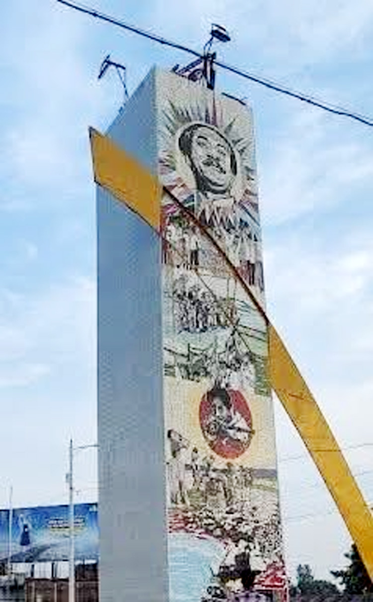 রংপুরে ভাস্কর্য থেকে শেখ মুজিবের ছবি মুছে দিলো জুলাই বিপ্লবীরা