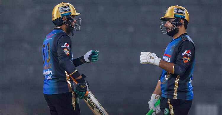 কাইল মায়ার্সের ঝড়ে চট্টগ্রামকে হারিয়ে শীর্ষে রংপুর