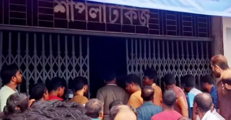 সিনেমা হল থেকে আপত্তিকর অবস্থায় ৩৫ তরুণ-তরুণী আটক