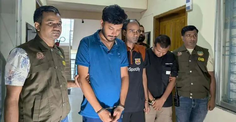 রংপুরে বসে অস্ট্রেলিয়া যাওয়ার ফাঁদ, ৩ প্রতারক আটক