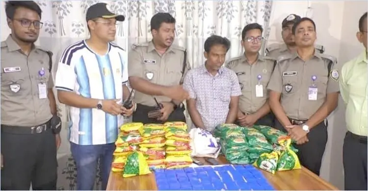 কুরিয়ারে চা পাতার প্যাকেটে এলো ১২ হাজার ইয়াবা, আটক ১