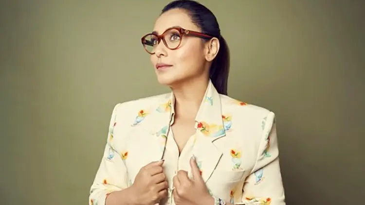 মেয়ের ছবি তোলা ঠেকাতে যা করলেন রানি মুখার্জি