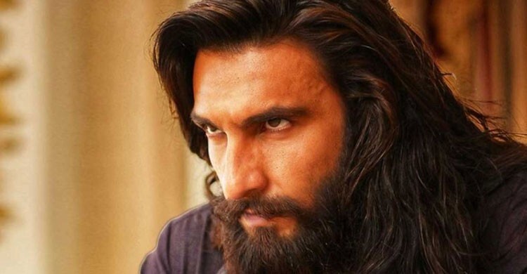 রণবীর সিংহ আদালতে, চাইতে হবে নিঃশর্ত ক্ষমা