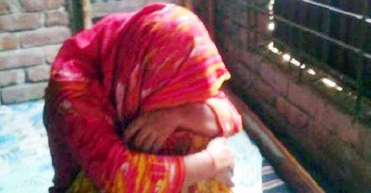 নিজ মেয়েকে ধর্ষণের অভিযোগ নিয়ে থানায় মা, বাবা আটক