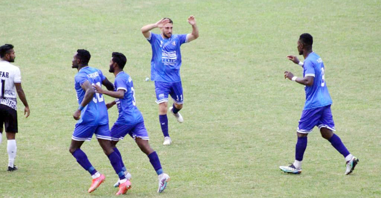 মোহামেডানকে পাঁচে নামিয়ে তিনে রাসেল