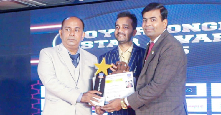 ময়ূরপঙ্খী স্টার অ্যাওয়ার্ড পেলেন রাসেদ শিকদার