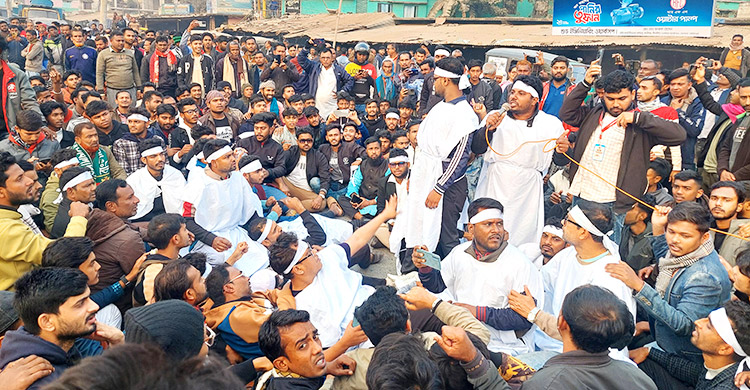 রাশেদ খাঁনকে &lsquo;অবাঞ্চিত&rsquo; ঘোষণা, কাফনের কাপড় পরে বিএনপির বিক্ষোভ