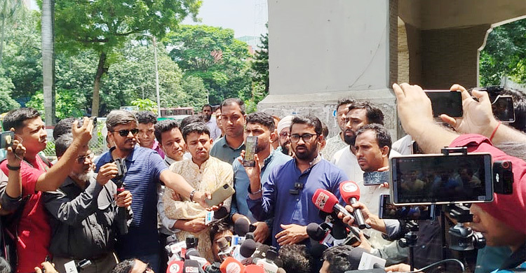 নুরের অবস্থা ভালো না, নাক থেকে এখনো রক্ত বের হচ্ছে: রাশেদ খাঁন