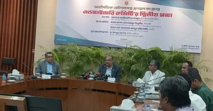 আমরা ফটোকার্ডের রাজনীতি করি না: প্রধানমন্ত্রীর অর্থ উপদেষ্টা
