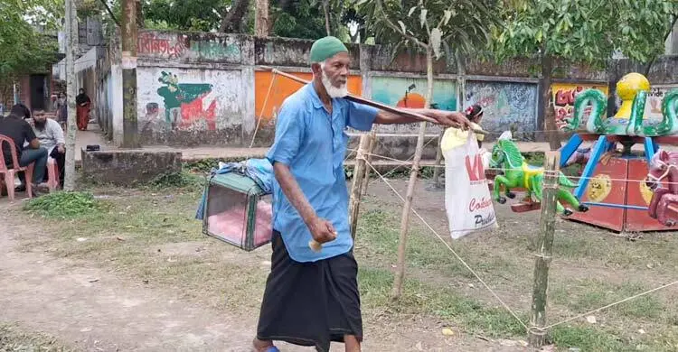 ৭২ বছর বয়সেও আব্দুর রশিদের কাঁধে জীবিকার ভার