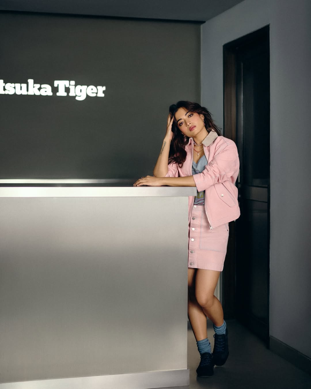 ওয়েস্টার্ন লুকে নতুন বউ রাশমিকার ঝলক