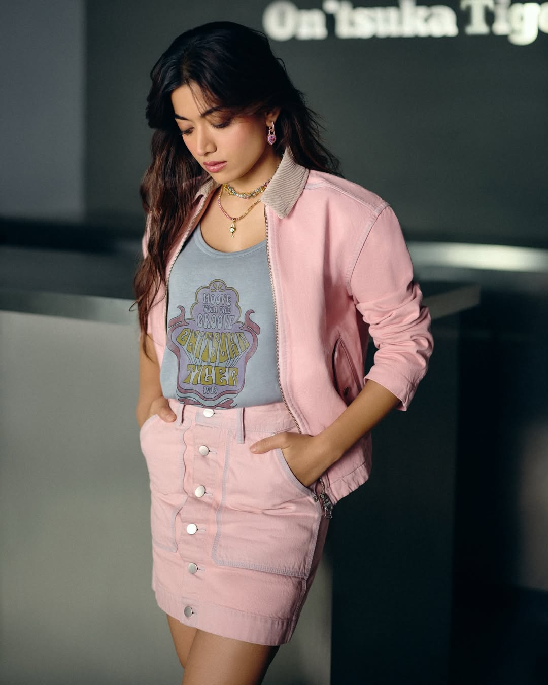 ওয়েস্টার্ন লুকে নতুন বউ রাশমিকার ঝলক