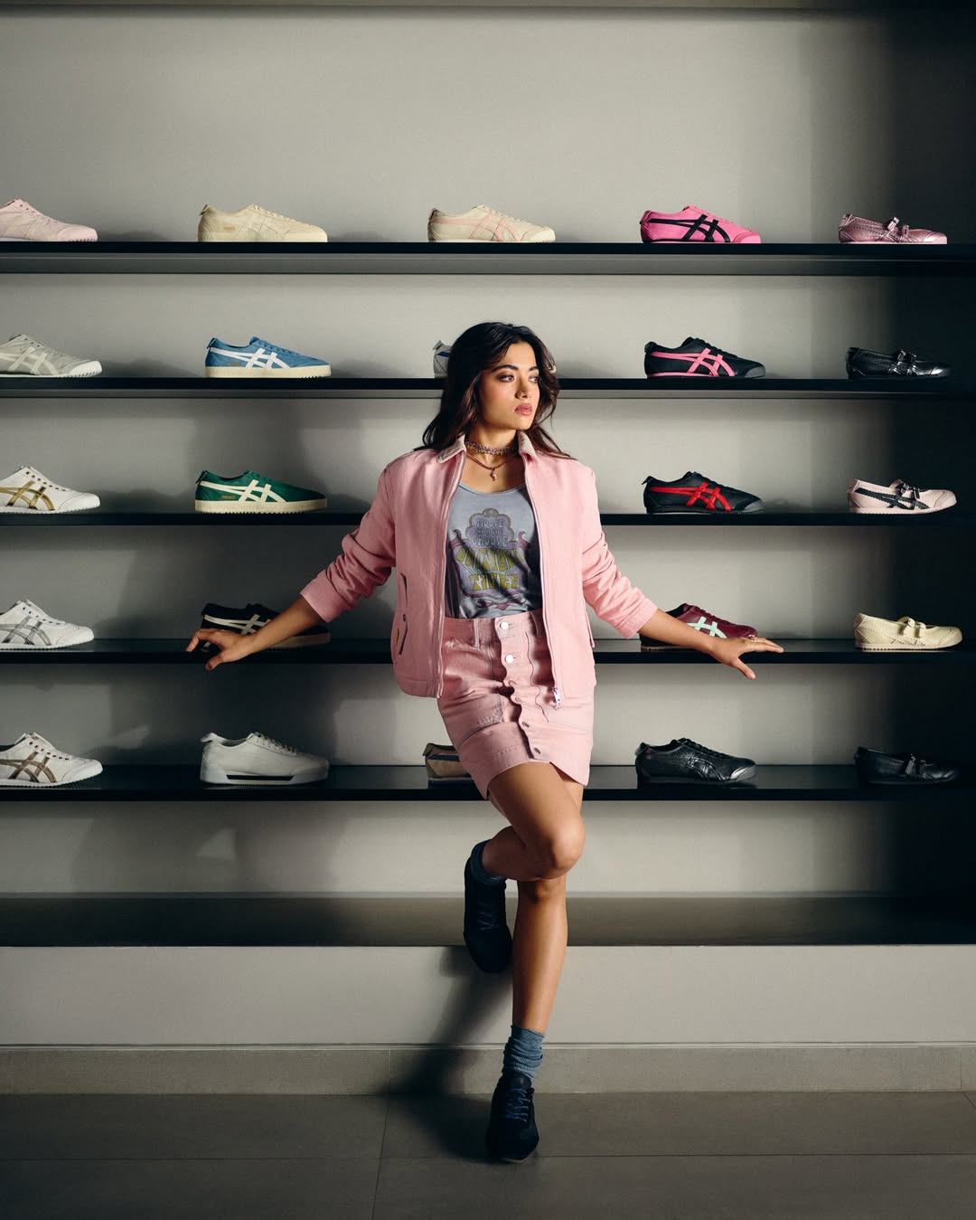 ওয়েস্টার্ন লুকে নতুন বউ রাশমিকার ঝলক