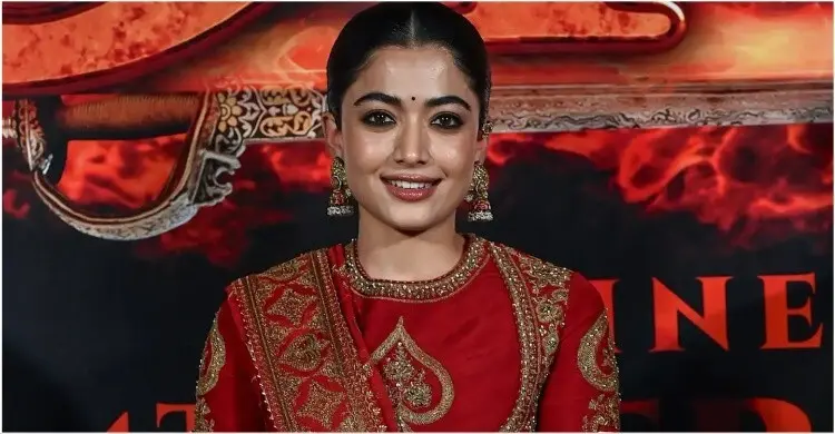 নিতম্বে কীভাবে এমন চোট পেলেন রাশমিকা, অবাক ডাক্তাররা