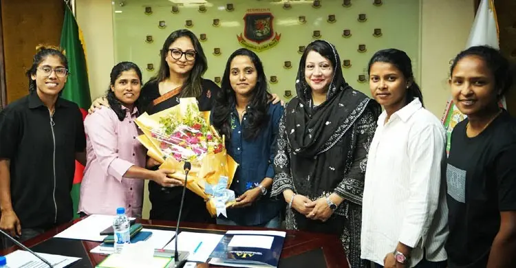 নারী ক্রিকেটারদের সুবিধা-অসুবিধা শুনলেন রাশনা ইমাম