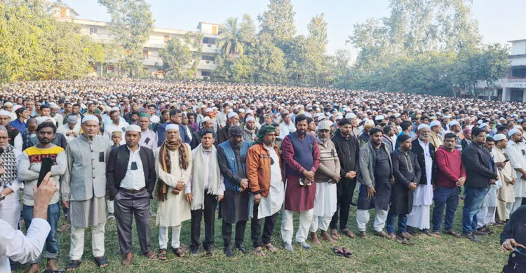 রাউজানে খালেদা জিয়ার গায়েবানা জানাজায় মানুষের ঢল