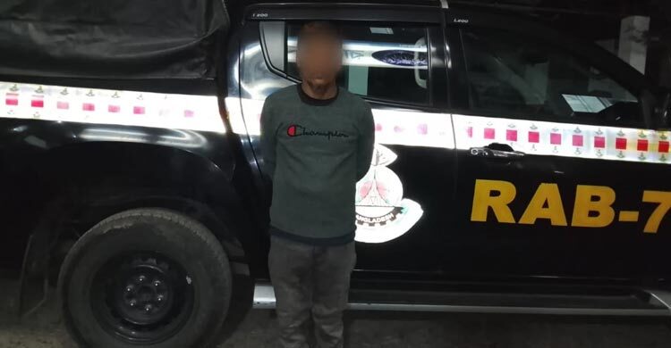 বিস্ফোরক আইনের মামলায় রাউজানে পলাতক আসামি গ্রেফতার