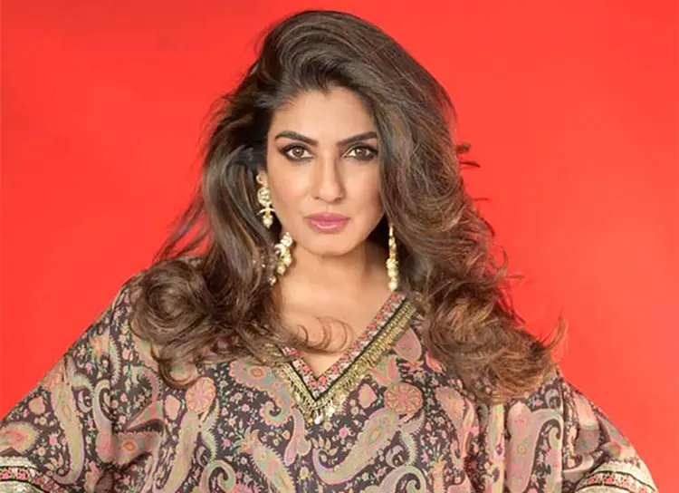 হঠাৎ পোশাকে কামড় কুকুরের, যেভাবে সামলালেন রাবিনা