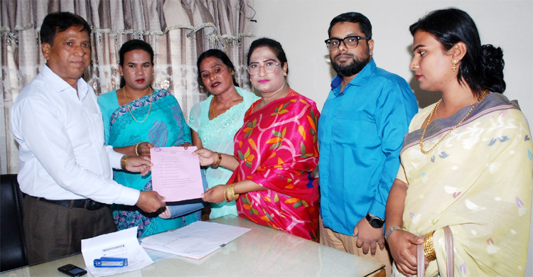 মানুষের কল্যাণে নির্বাচনে বাড়িছাড়া হওয়া তৃতীয় লিঙ্গের সাগরিকা