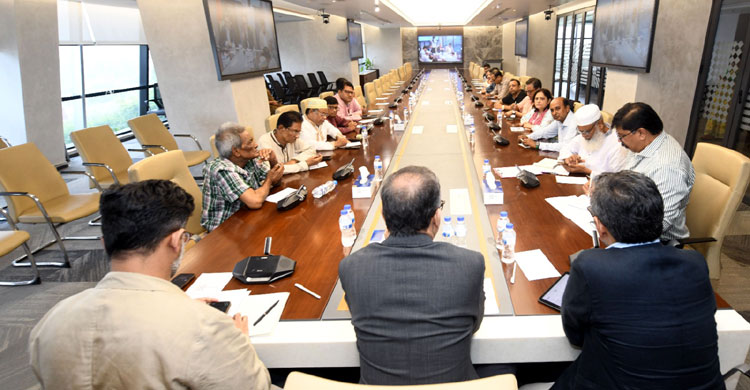 পোশাকশিল্পে সুষ্ঠু পরিবেশ বজায় রাখতে একসঙ্গে কাজ করার অঙ্গীকার