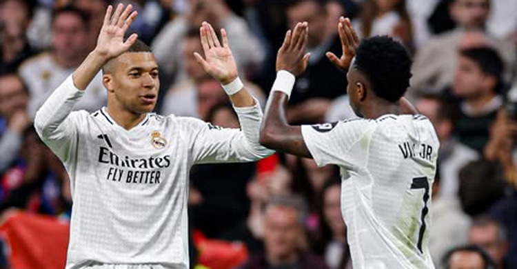 দাপুটে জয়ে বার্সার ঘাড়ে নিশ্বাস ফেলছে রিয়াল