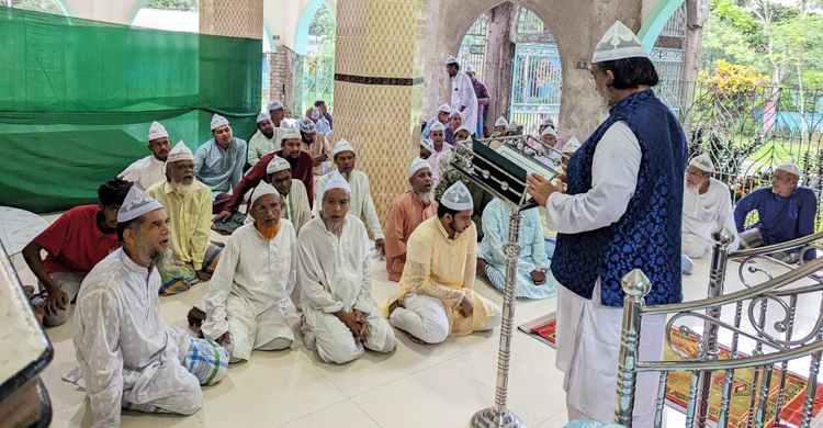 সৌদির সঙ্গে মিল রেখে ফেনীর ৩ জায়গায় ঈদ উদযাপন