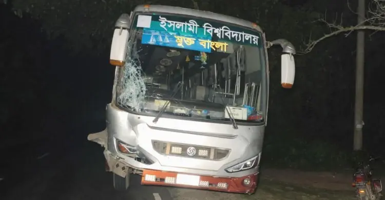 ইসলামী বিশ্ববিদ্যালয়ের বাসের সঙ্গে সংঘর্ষে নছিমনচালক নিহত