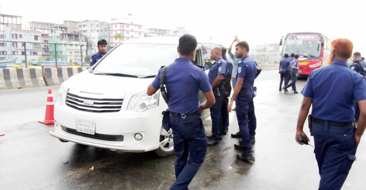 সকালেও ঢাকা-চট্টগ্রাম মহাসড়কে চলছে পুলিশের তল্লাশি
