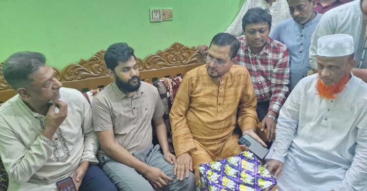 প্রধানমন্ত্রীর ঈদ উপহার নিয়ে জুলাইযোদ্ধার ঘরে এমপি আবু সুফিয়ান