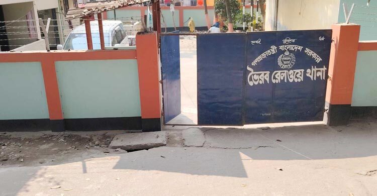 ট্রেনের ইঞ্জিনের হুকে আটকে ছিল মরদেহ