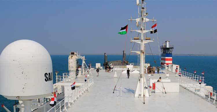 হামলার শিকার জাহাজ থেকে তেল ছড়াচ্ছে সাগরে, যুক্তরাষ্ট্রের সতর্কতা