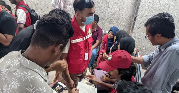 বিমান বিধ্বস্তের ঘটনায় জরুরি সহায়তা দিচ্ছে রেড ক্রিসেন্ট