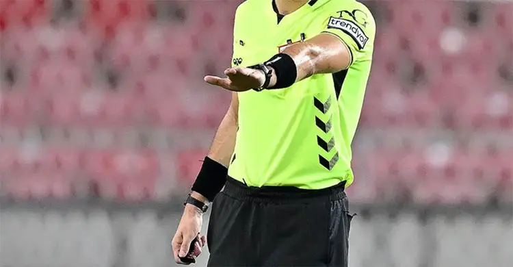 Referee