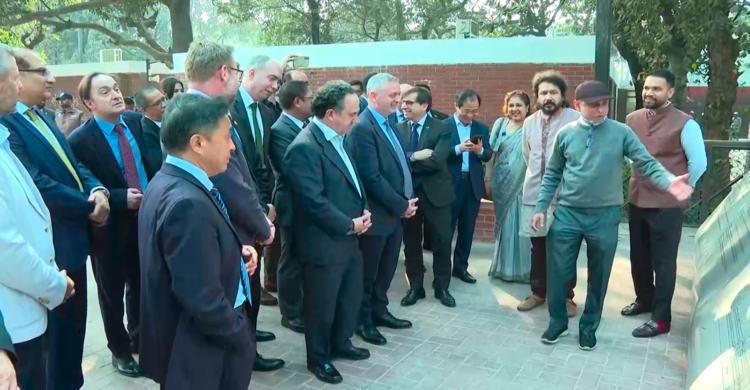 জুলাই গণঅভ্যুত্থান স্মৃতি জাদুঘর পরিদর্শনে কূটনীতিকরা