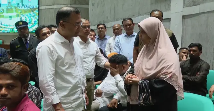 সংসদে জুলাই শহীদ পরিবার-আহতদের খোঁজ নিলেন প্রধানমন্ত্রী