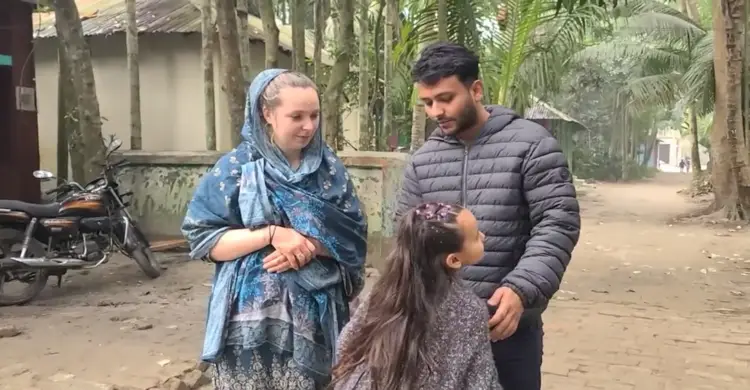 শৈশবে মায়ের আদর না পেলেও শাশুড়ির স্নেহে মুগ্ধ ফরাসি পুত্রবধূ