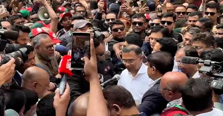 কড়া নিরাপত্তার মধ্যে ভোট দিলেন তারেক রহমান