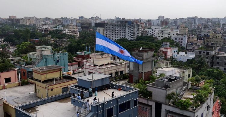 আর্জেন্টিনা প্রেমে এক ছাদের নিচে পুরো পরিবার