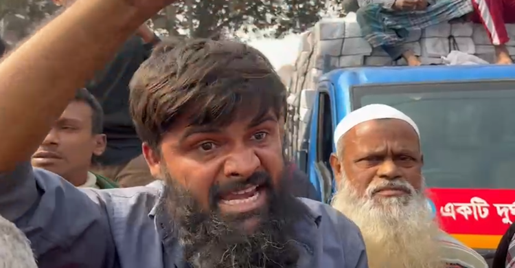 অধ্যাদেশ জারির দাবিতে অবরোধ, জনসাধারণের ক্ষোভ