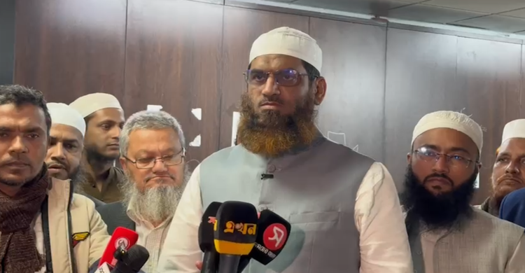 ঢাকা-১৩ আসনে মনোনয়নপত্র জমা দিয়েছেন মামুনুল হক