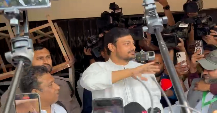 মির্জা আব্বাস মহিলা ডিগ্রী কলেজে কেন্দ্র পরিদর্শনে নাসিরুদ্দিন পাটোওয়ারী