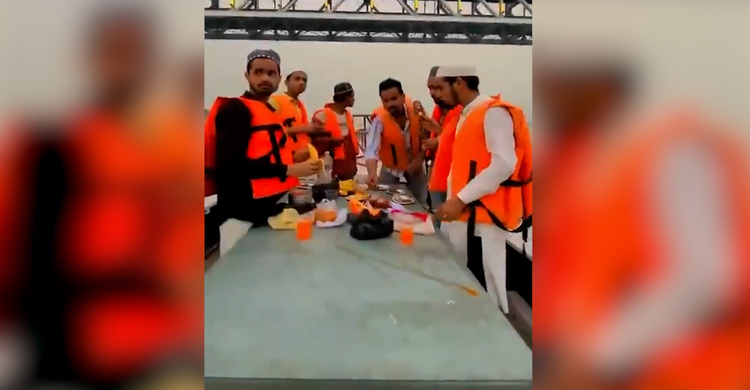 গঙ্গা নদীতে ইফতার করায় ১৪ মুসলিম গ্রেফতার